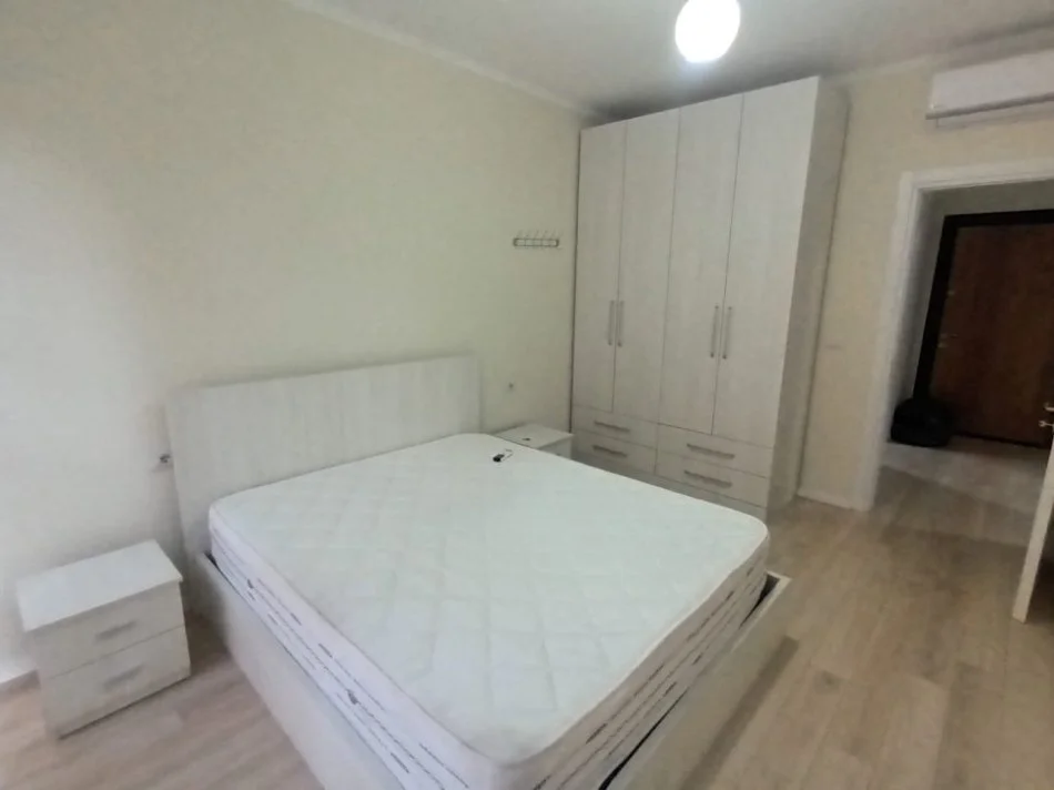 Tirane, jepet me qera apartament 1+1+Ballkon Kati 2, 70 m² 500 € (Green city)