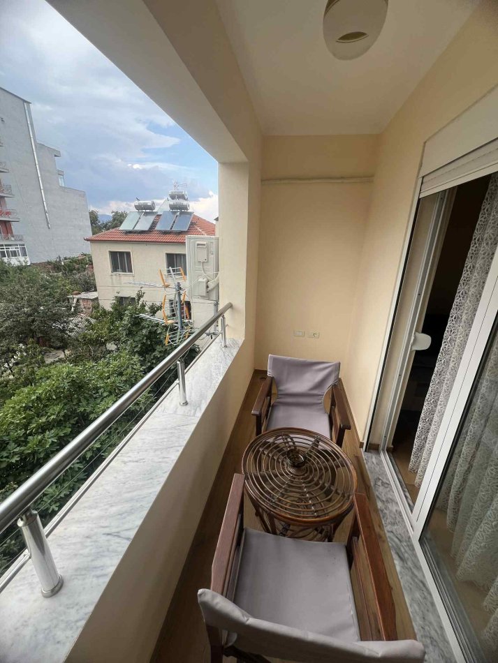 Pogradec, jepet me qera garsonier 1+1+Ballkon Kati 2, 47 m² 30 € (RR. 10DESHMORET E POJSKES PALLATI MISTA CICI)