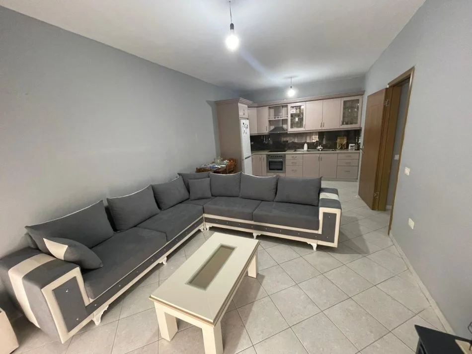 Tirane, jepet me qera apartament 2+1+Ballkon Kati 5, 95 m² 400 € 