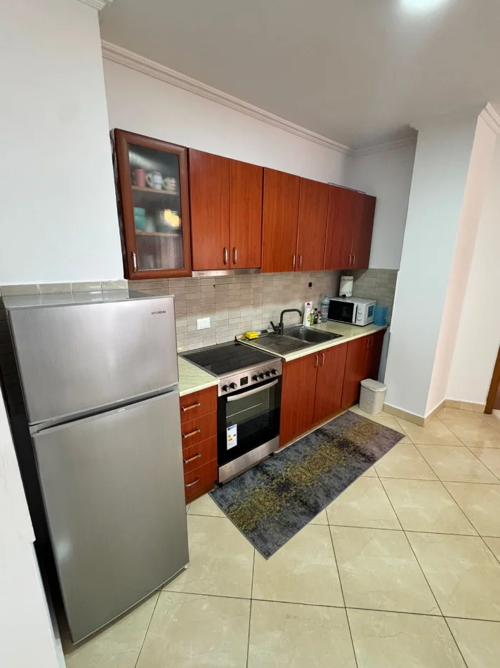 Tirane, jepet me qera apartament 2+1+Ballkon Kati 9, 111 m² 65,000 ALL (Rruga e Barrikadave)