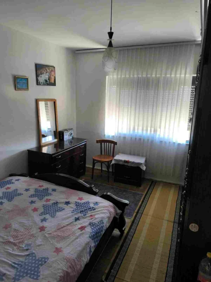 Tirane, jepet me qera apartament 1+1 Kati 5, 50 m² 350 € (Shkolla Gjon Buzuku prane Tv Klan)