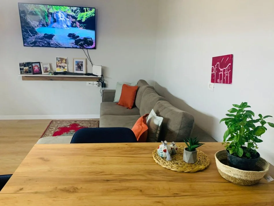 Tirane, jepet me qera apartament 2+1+Aneks+Ballkon, Kati 3, 64 m² 600 € (Rruga Jordan Misja)