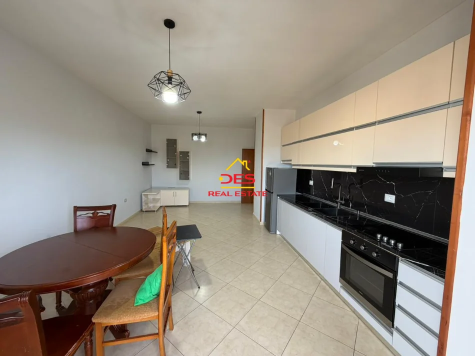 Vlore, shitet apartament 1+1+Ballkon Kati 8, 80 m² 125.000 € (Rruga Hasan Kushta)