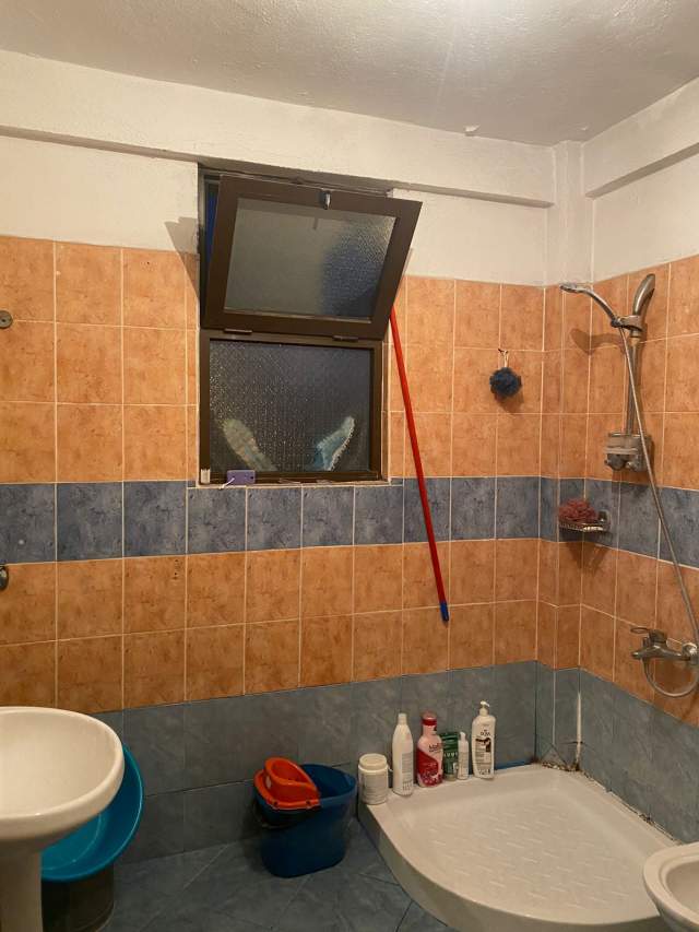 Tirane, jepet me qera apartament 2+1 Kati 3, 100 m² 350 Euro (Rruga Babe Rexha)