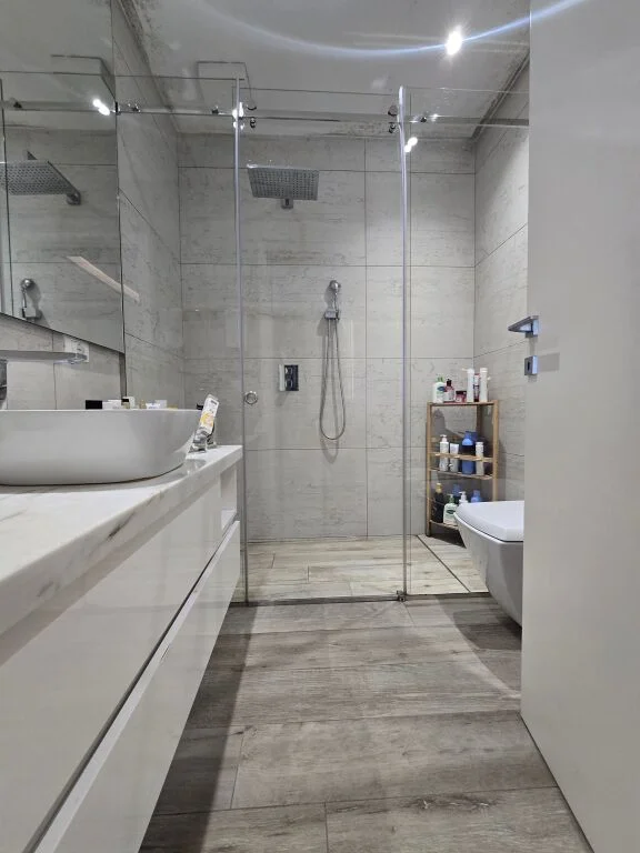 Tirane, shitet apartament 3+1+Ballkon Kati 5, 136 m² 450.000 € (Kompleksi Deliorgjit)