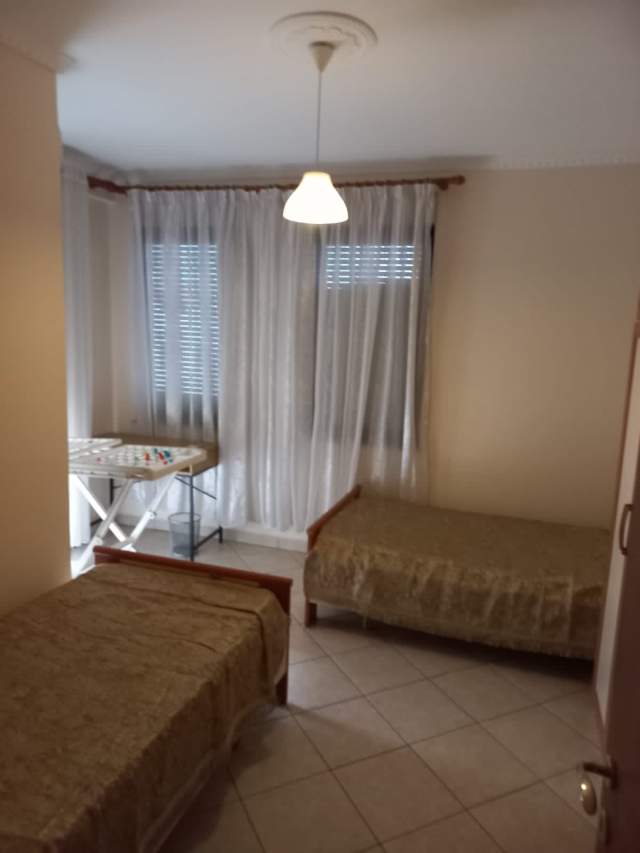 Tirane, jepet me qera apartament 2+1+BLK Kati 4, 100 m² 600 Euro