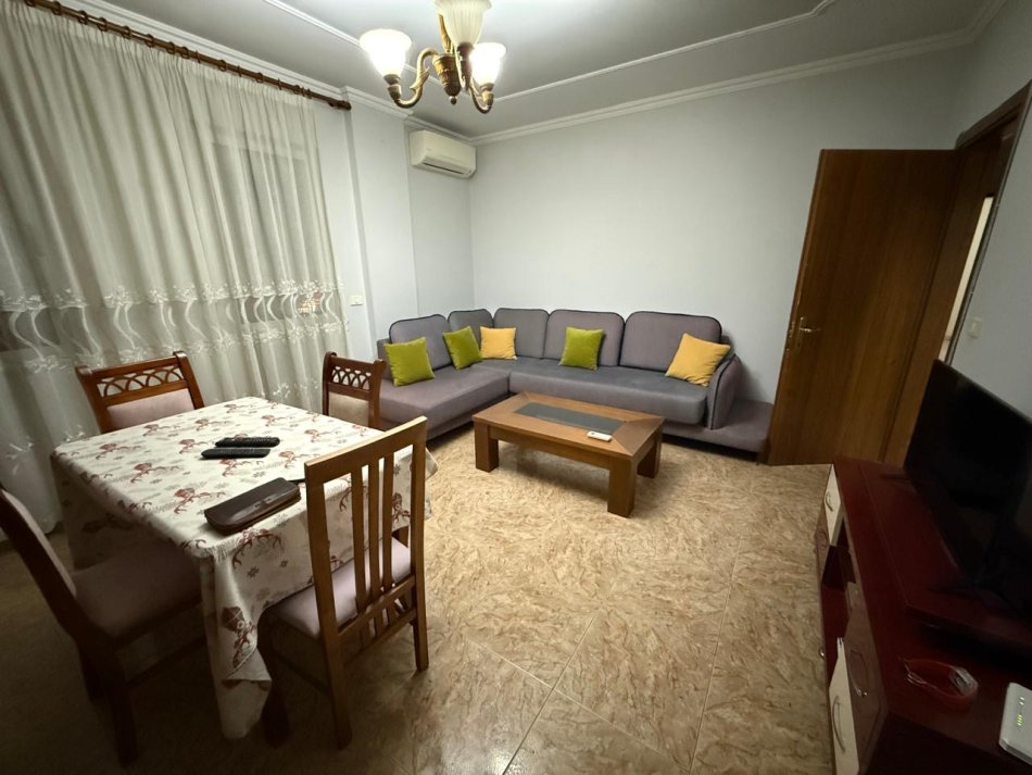 Tirane, jepet me qera apartament 2+1 Kati 6, 100 m² 600 € (Komuna e Parisit)