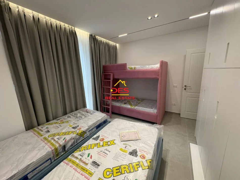 Vlore, jepet me qera apartament 2+1+Ballkon Kati 2, 100 m² 700 € (Rruga Sadik Zotaj)
