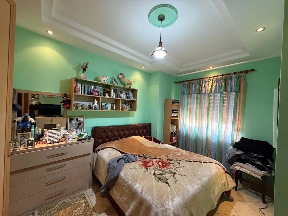 Tirane, shitet apartament 2+1+Ballkon Kati 4, 109 m² 207.000 € (Rrugen 4 Deshmoret prane Gjimnaz Partizanit)