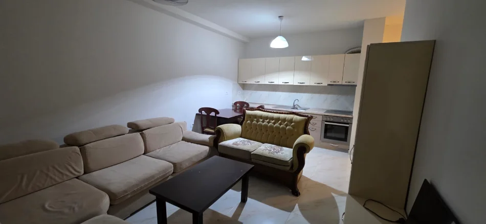 Tirane, jepet me qera apartament 2+1 Kati 8, 75 m² 550 € (Golden Park)