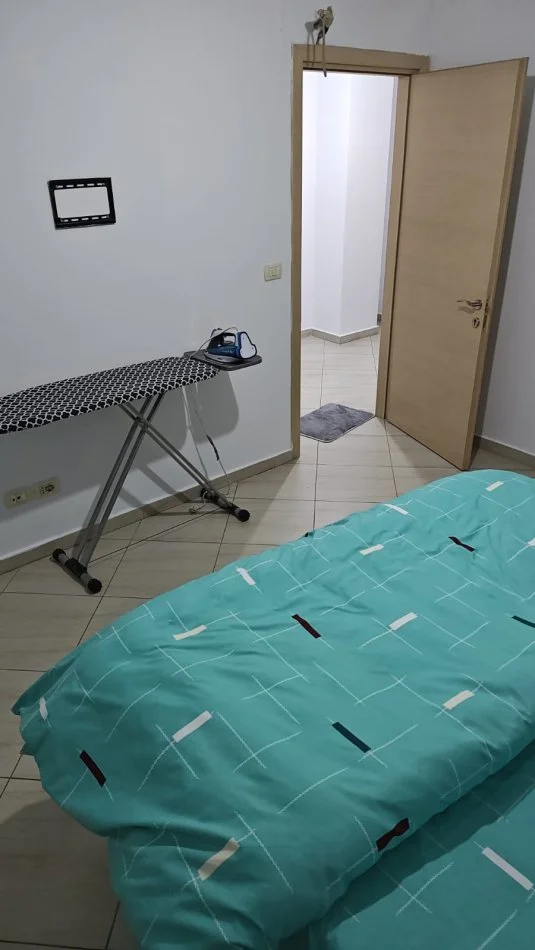 Tirane, jepet me qera apartament 1+1 Kati 3, 70 m² 40.000 € (Rruga Veli Dedi)