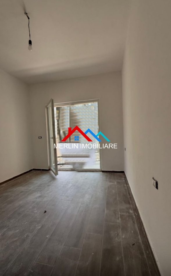 Tirane, jepet me qera apartament 1+1+Ballkon Kati 3, 70 m² 400 € (RRUGA DRITAN HOXHA)