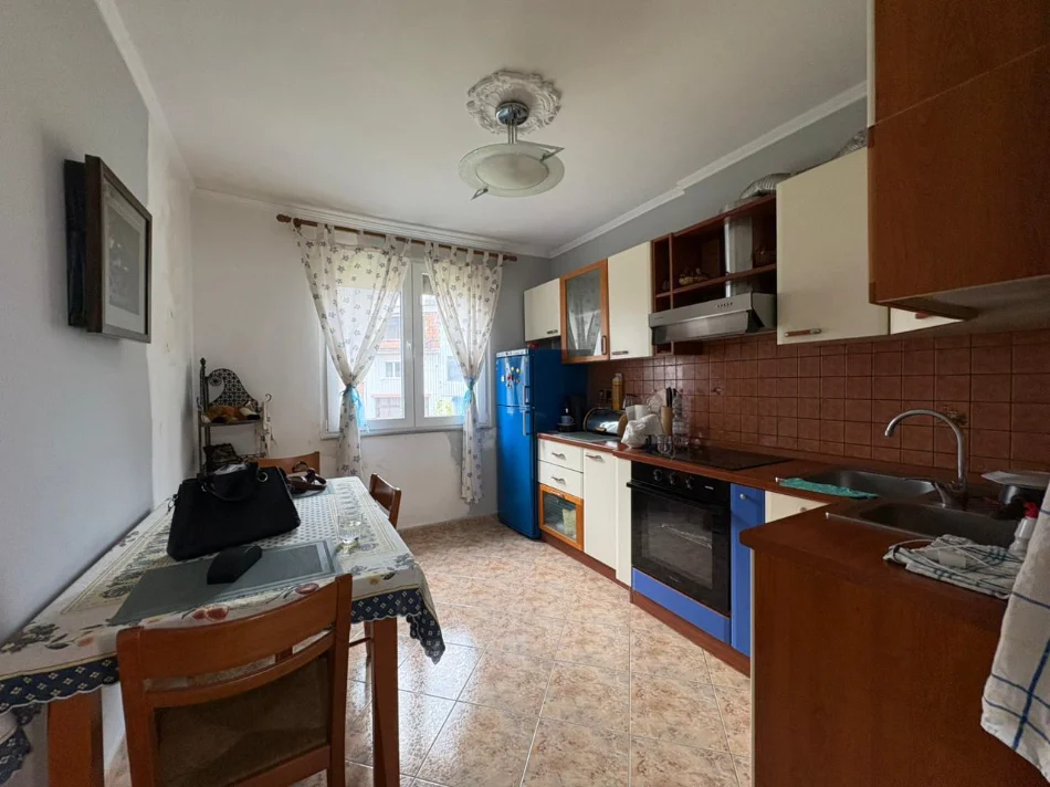 Tirane, jepet me qera apartament 1+1+Aneks Kati 4, 500 € (rruga mine peza)