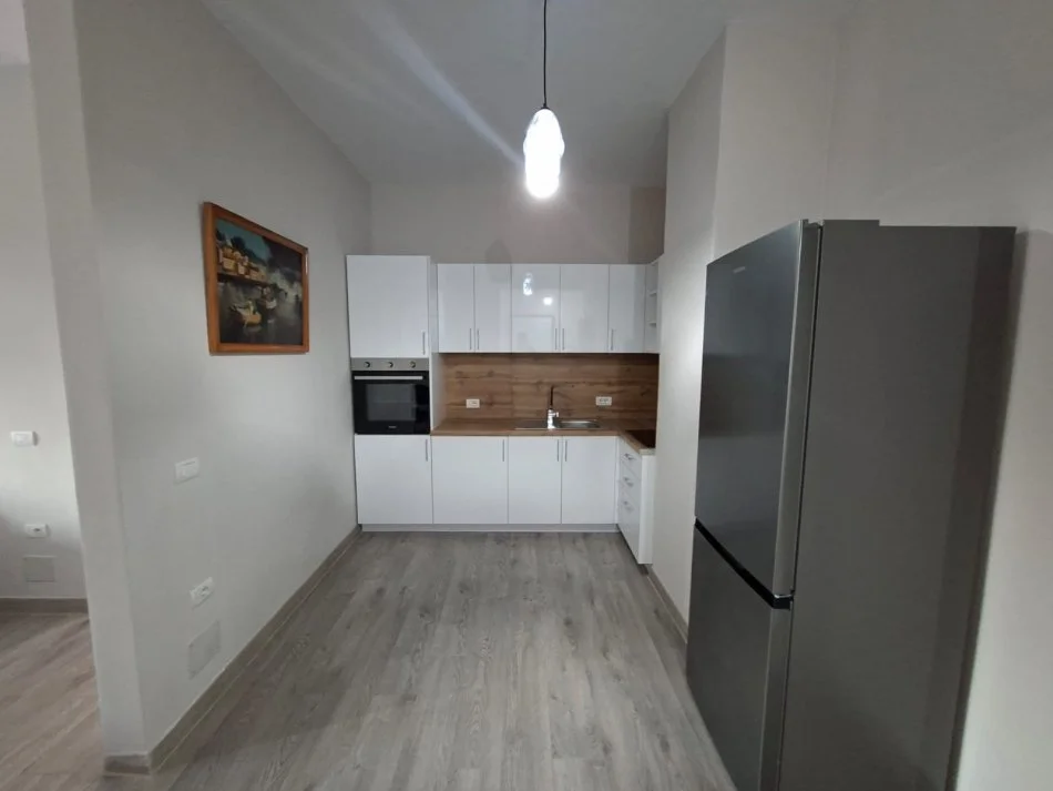 Tirane, jepet me qera apartament 1+1 Kati 3, 65 m² 600 € (Shkolla Niket Dardani)