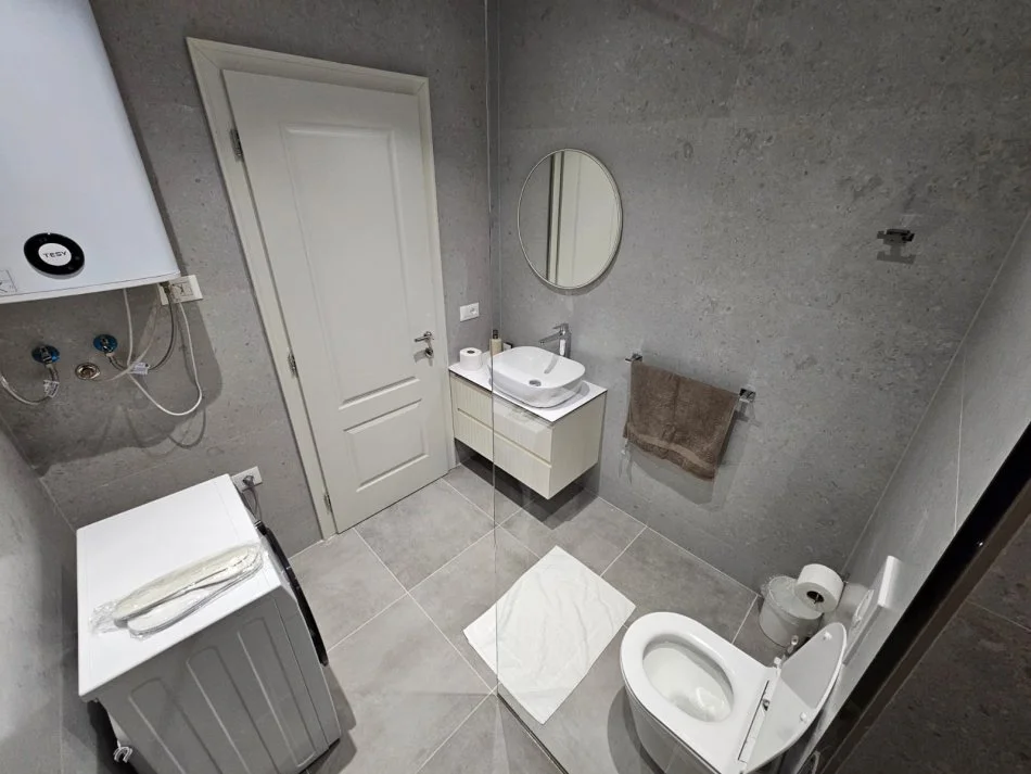 Tirane, jepet me qera apartament 1+1+Aneks+Ballkon Kati 3, 850 m² 850 € (Kajo Karafili)