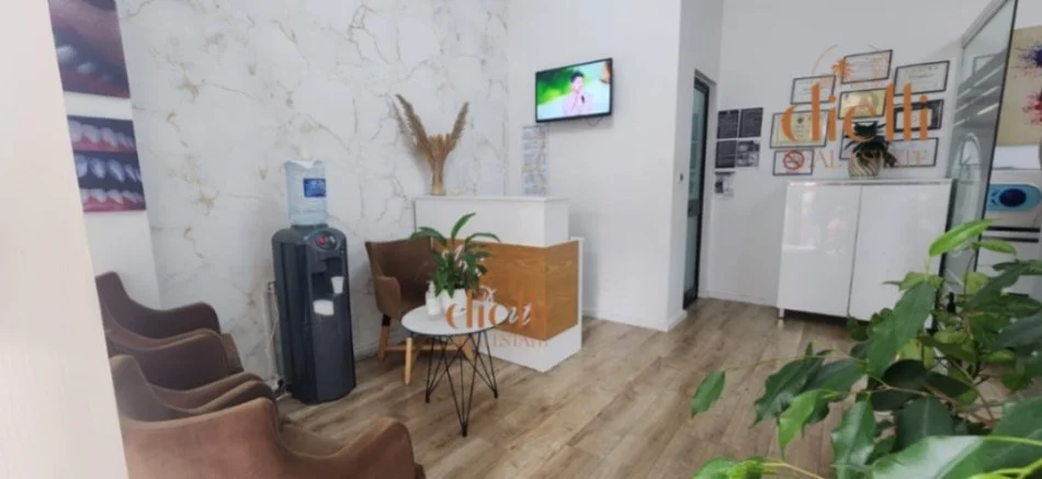 Tirane, shitet ambjent biznesi Kati 0, 35 m² (Komuna Parisit)