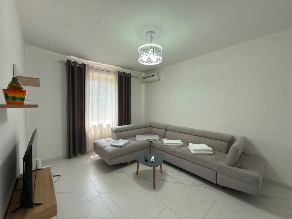 Tirane, jepet me qera apartament 1+1+Ballkon Kati 4, 87 m² 700 € (Rruga Elbasanit)