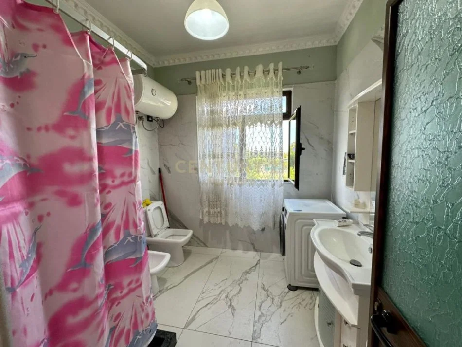 Tirane, jepet me qera Vile 3 Katshe Kati 1, 500 m² 2.000 € (Fushe Mezez)