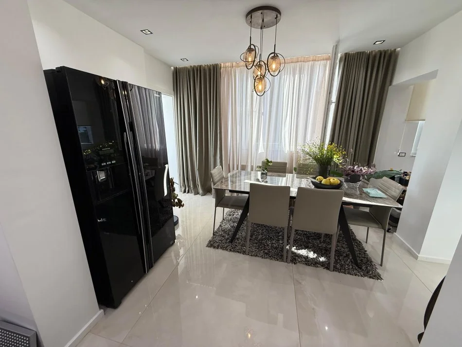 Tirane, jepet me qera apartament 2+1 Kati 3, 103 m² 1.000 € (Tek posta afer dollarit)