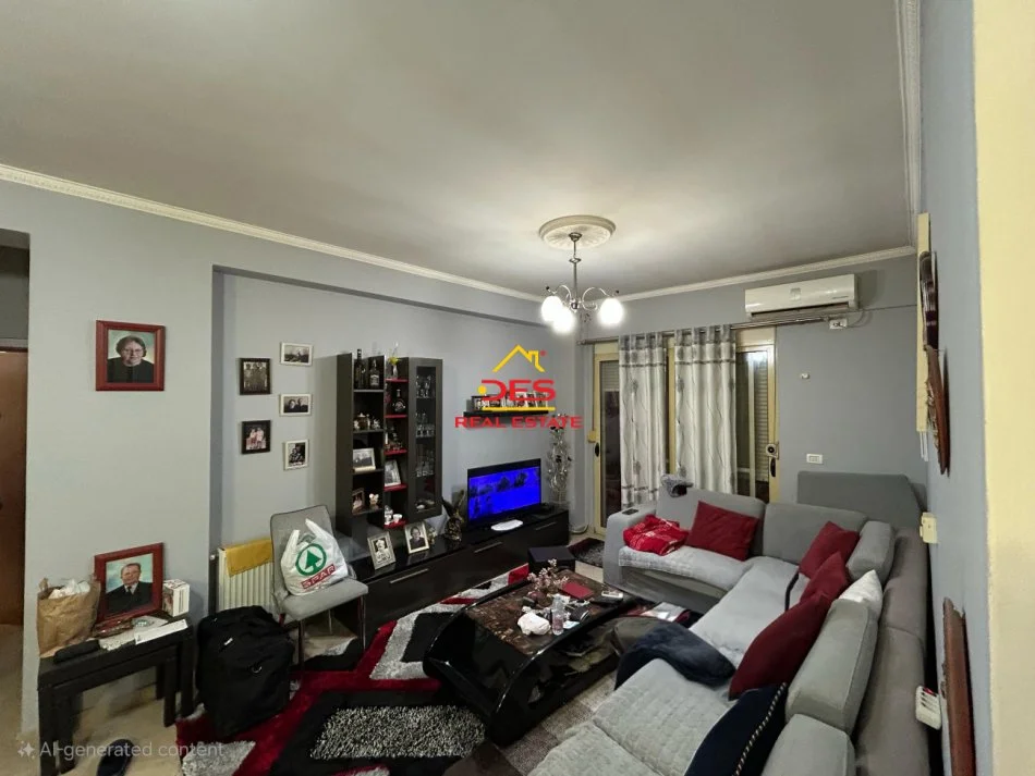 Fier, shitet apartament 2+1+Ballkon Kati 2, 102 m² 120.000 € (Rruga Aulona)