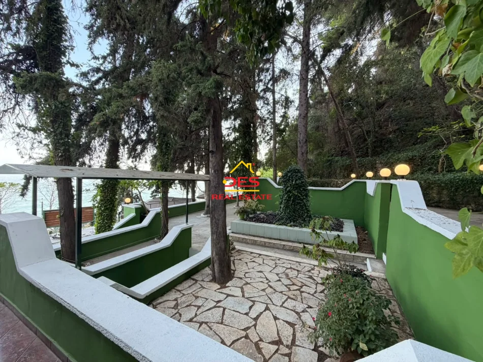 Vlore, jepet me qera bar-resorant Kati 0, 2.000 € (Rruga Aleksandër Moisu)