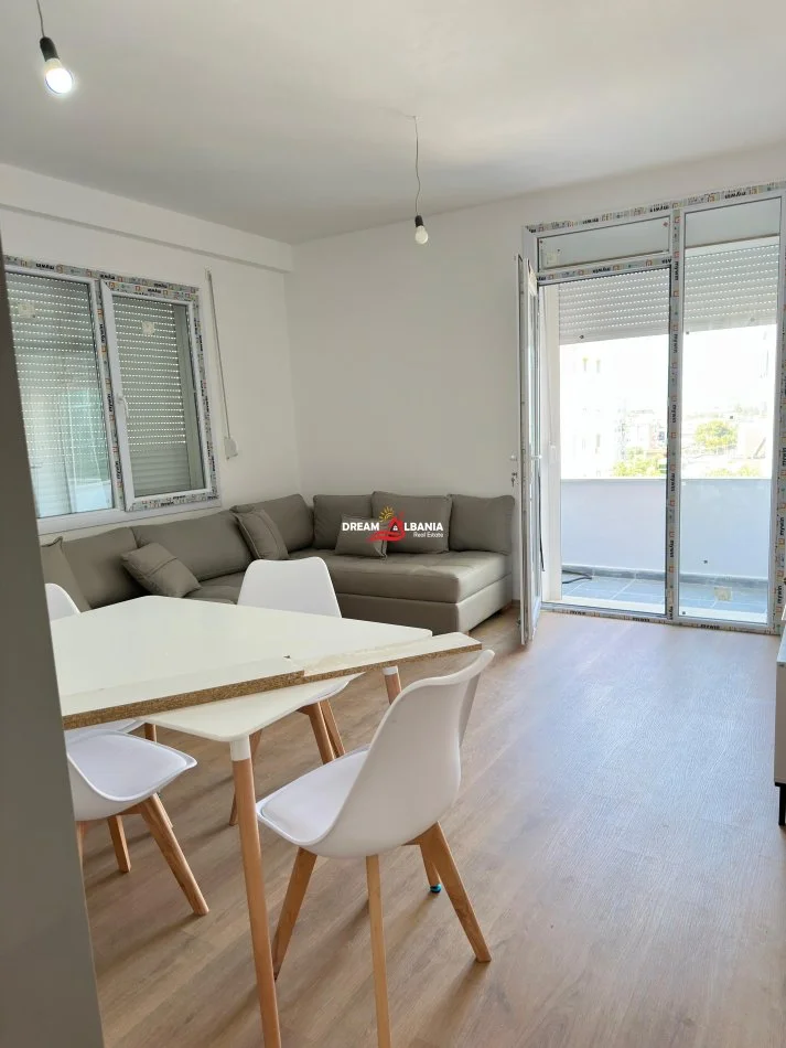 Tirane, jepet me qera apartament 2+1+Ballkon Kati 6, 85 m² 650 € (Fusha e Aviacionit)