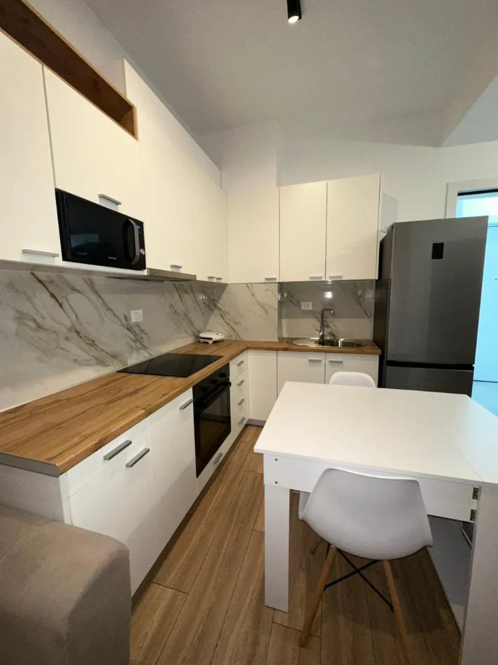 Tirane, shitet apartament 1+1+Ballkon Kati 2, 41 m² 82.000 € (Ali Demi)
