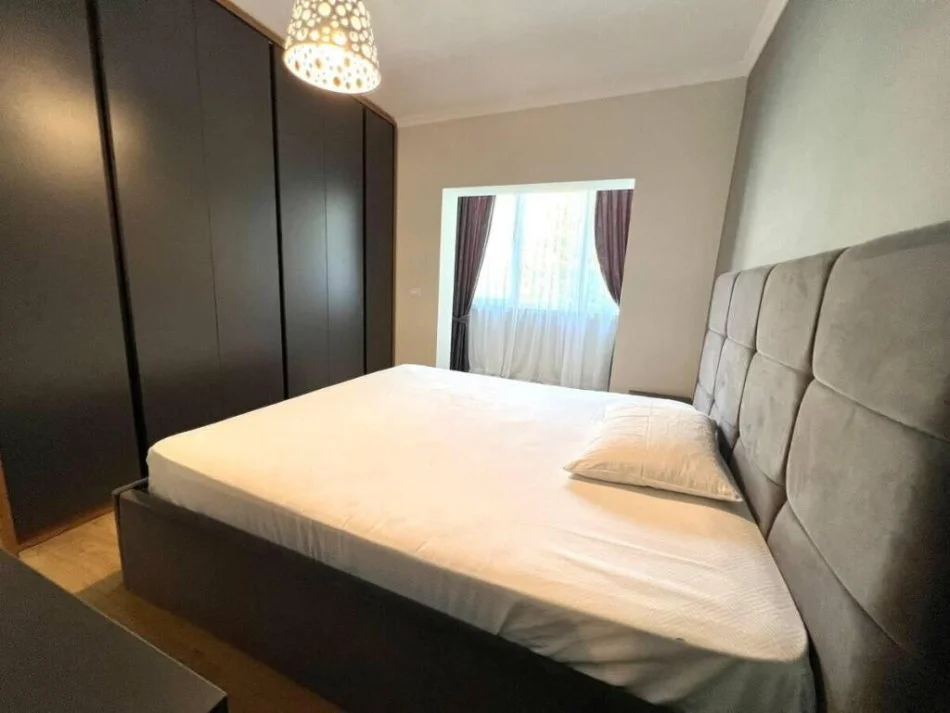 Tirane, jepet me qera apartament Kati 5, 80 m² 800 € 
