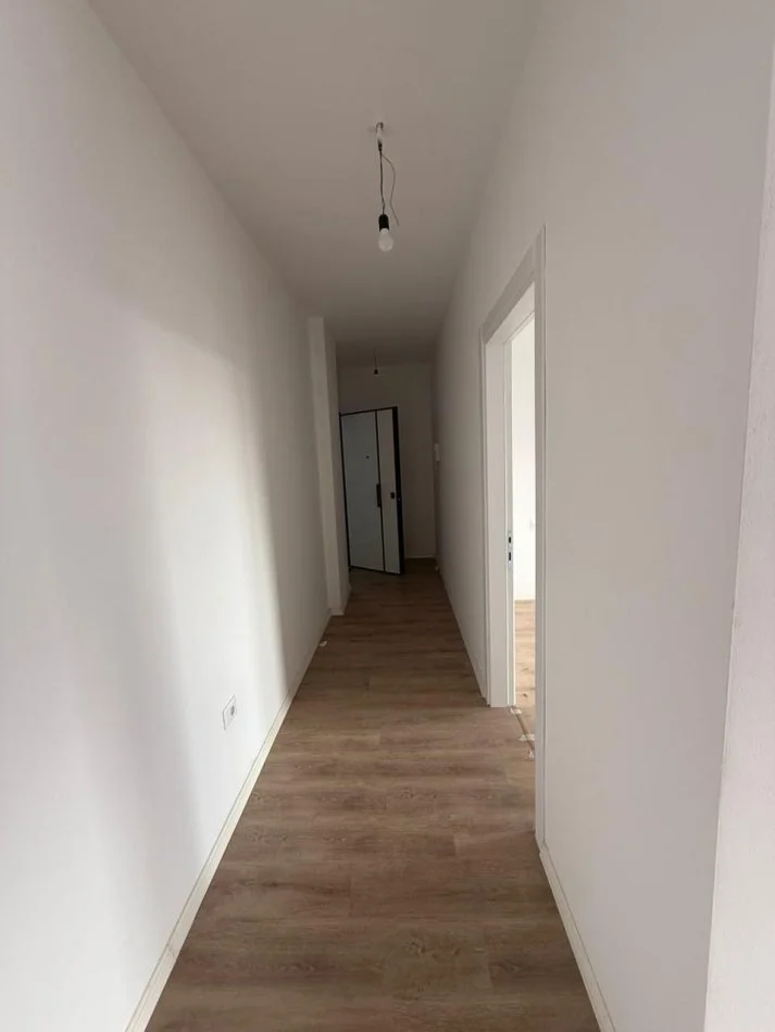 Tirane, jepet me qera apartament 1+1+Ballkon Kati 3, 60 m² 500 € (Stacion)