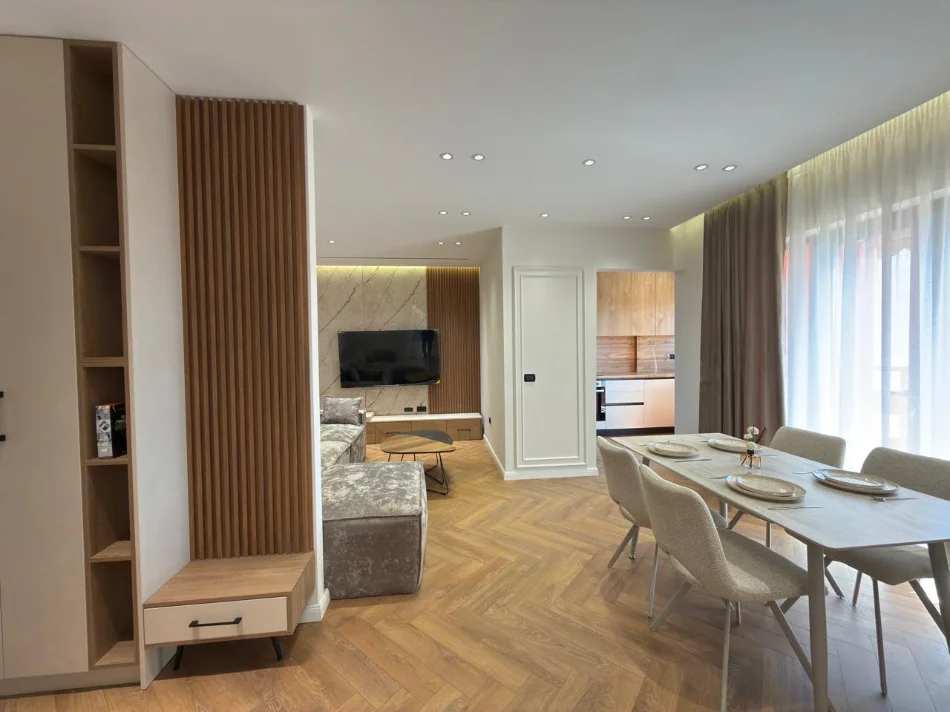 Tirane, shitet apartament 2+1+Ballkon Kati 7, 101 m² 252.000 € (Bulevardi bajram curri)