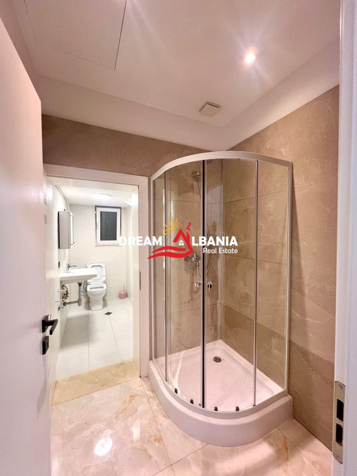 Tirane, jepet me qera apartament 2+1 , 137 m² 550 € 