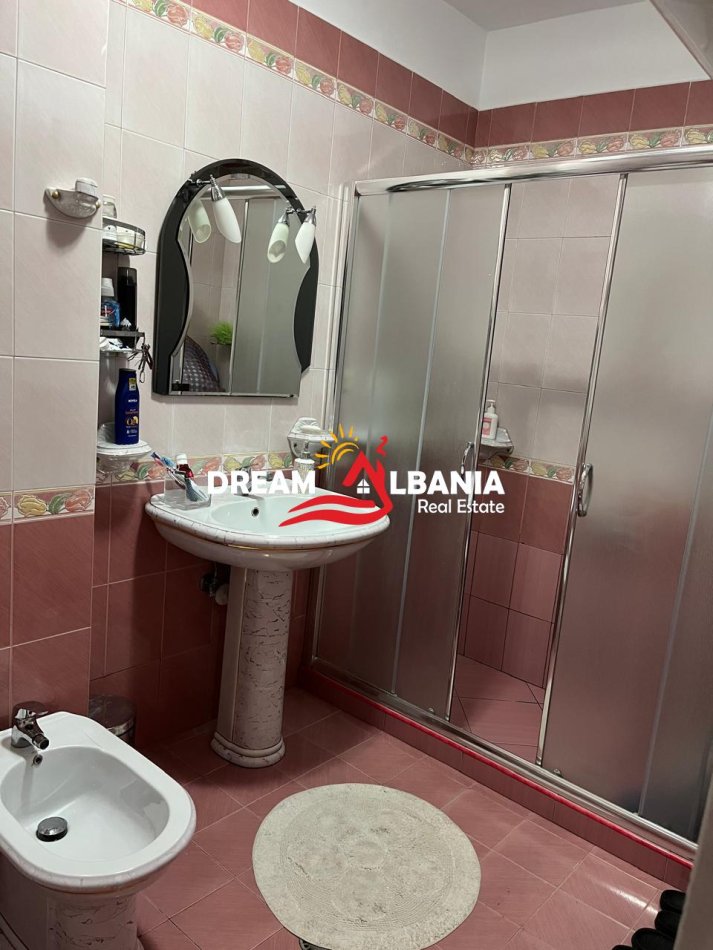 Tirane, jepet me qera apartament 2+1+Ballkon Kati 3, 110 m² 800 € (Ne Bllok - ID 42215189)