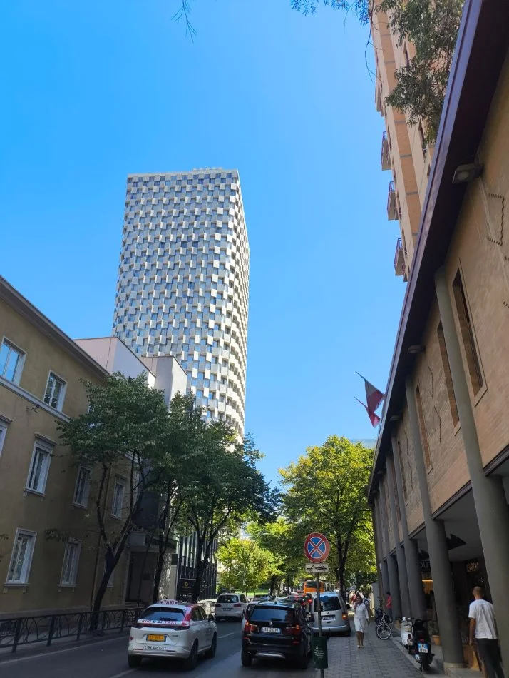 Tirane, jepet me qera ambjent biznesi Kati 1, 60 m² 1.150 € (rruga Abdi Toptani)