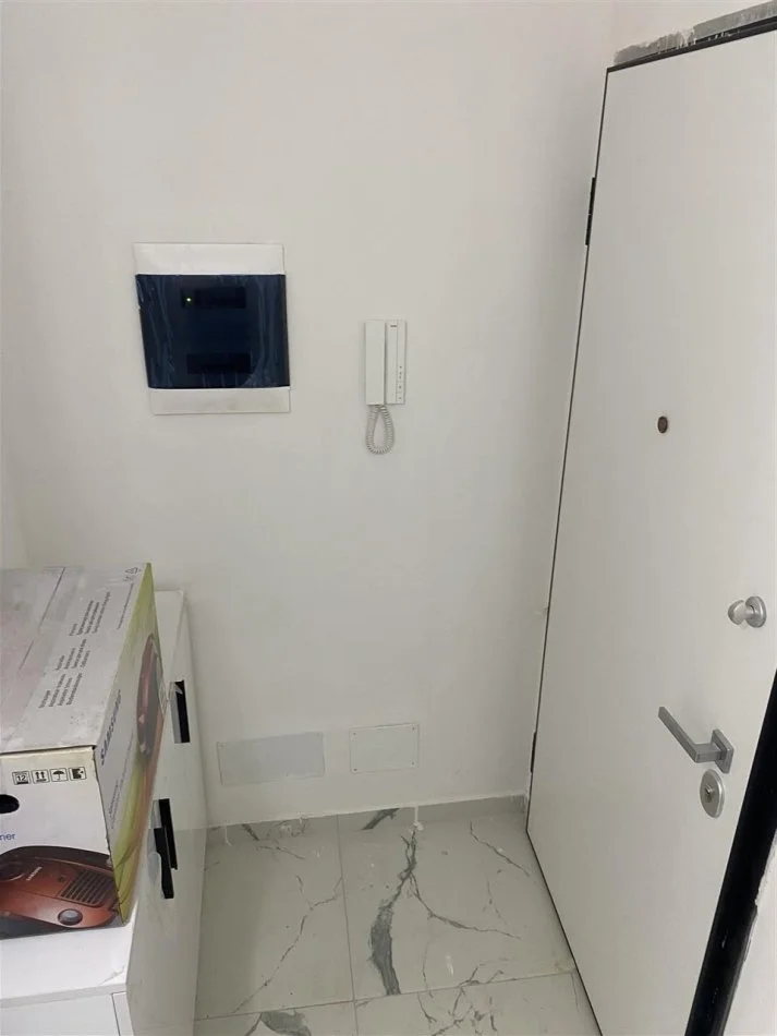 Tirane, jepet me qera apartament 1+1+Ballkon Kati 2, 70 m² 550 € (Ish Tregu Elektrik)