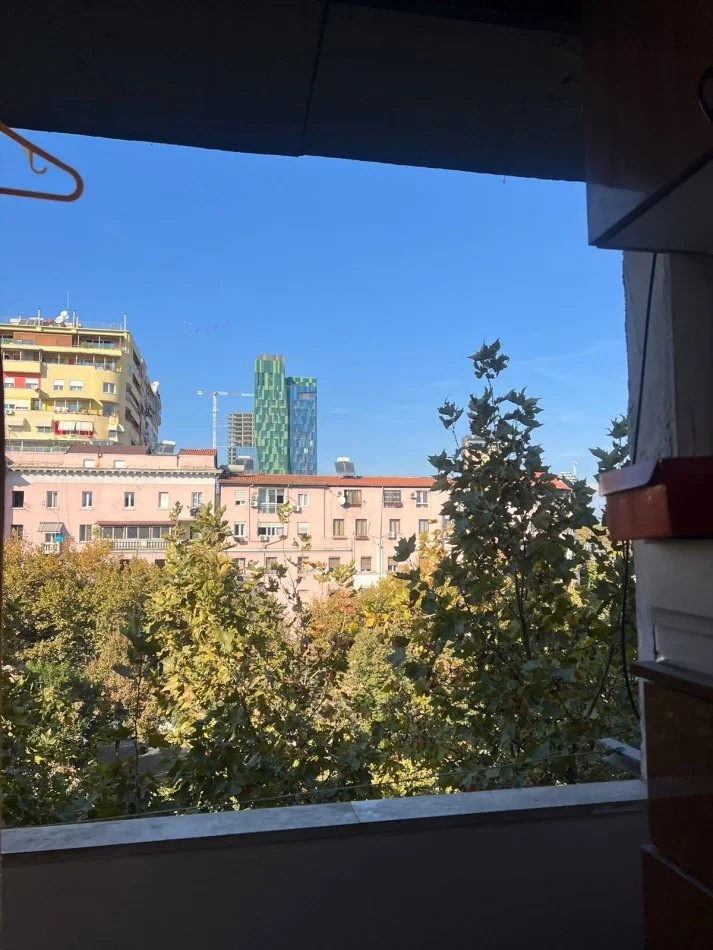 Tirane, jepet me qera apartament 1+1 , 50 m² 45.000 € (Pallatet agimi)