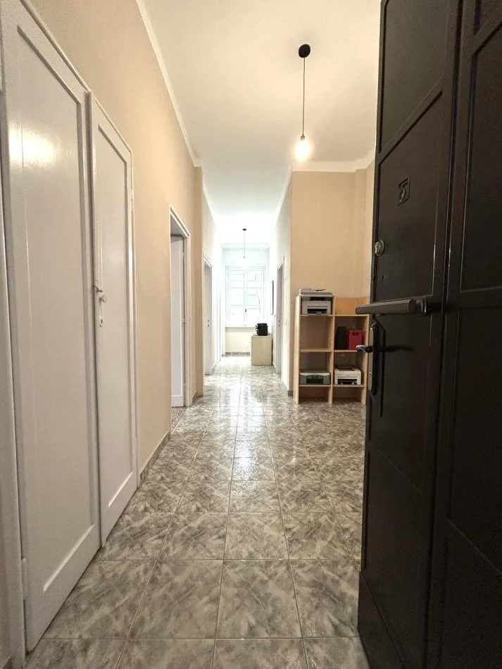 Tirane, jepet me qera zyre Kati 2, 20 m² 280 € (Rruga Emin Duraku)