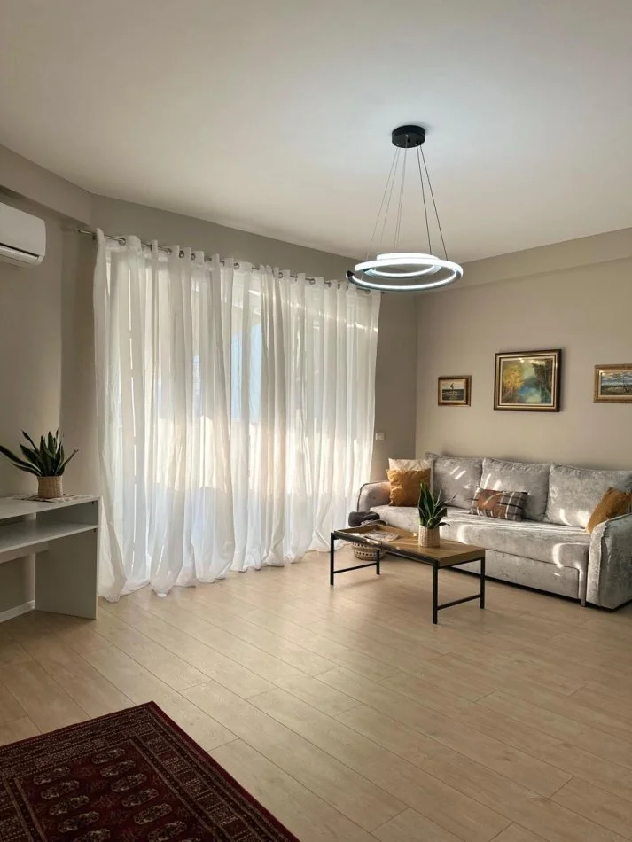 Tirane, jepet me qera apartament 1+1 Kati 6, 65 m² 650 € (Shkolla e Baletit)