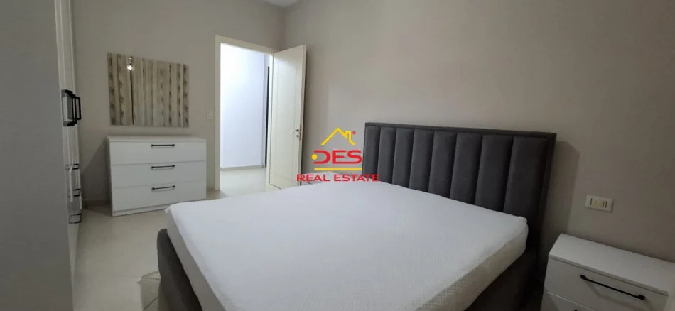 Vlore, jepet me qera apartament 1+1+Ballkon Kati 6, 70 m² 330 € (Rruga Sadik Zotaj)