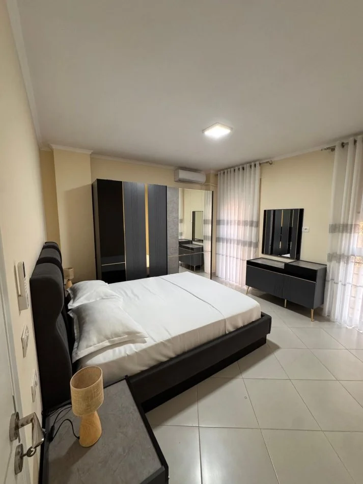 Shqiperi, jepet me qera apartament 2+1+Ballkon Kati 5, 95 m² 750 € (Rruga Mine Peza , prane Prokurorise)