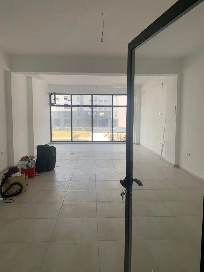 Tirane, jepet me qera apartament 1+1 Kati 2, 80 m² 600 € (Ish Parku Autobuzave)