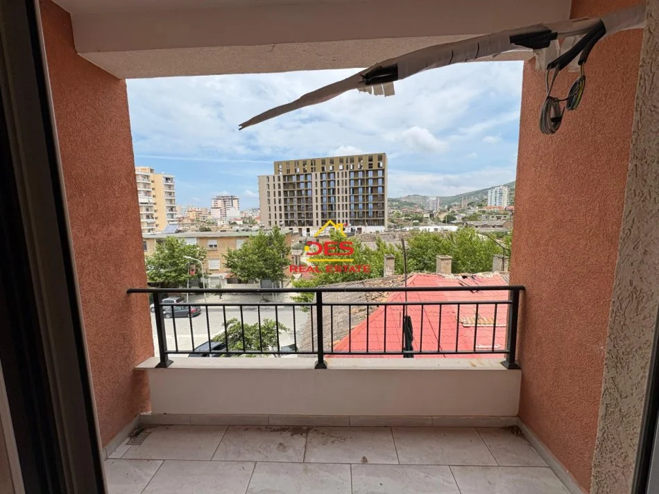 Vlore, shitet apartament 2+1+Ballkon Kati 4, 85 m² 144.500 € (Rruga Pelivan Leskaj)