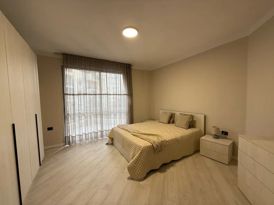 Tirane, jepet me qera apartament 2+1 Kati 3, 115 m² 500 € (Rruga 3 deshmoret)