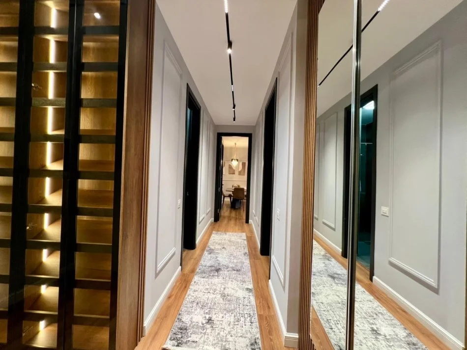 Tirane, jepet me qera apartament 2+1+Ballkon Kati 4, 130 m² 1.300 € (Secret Garden Residence)