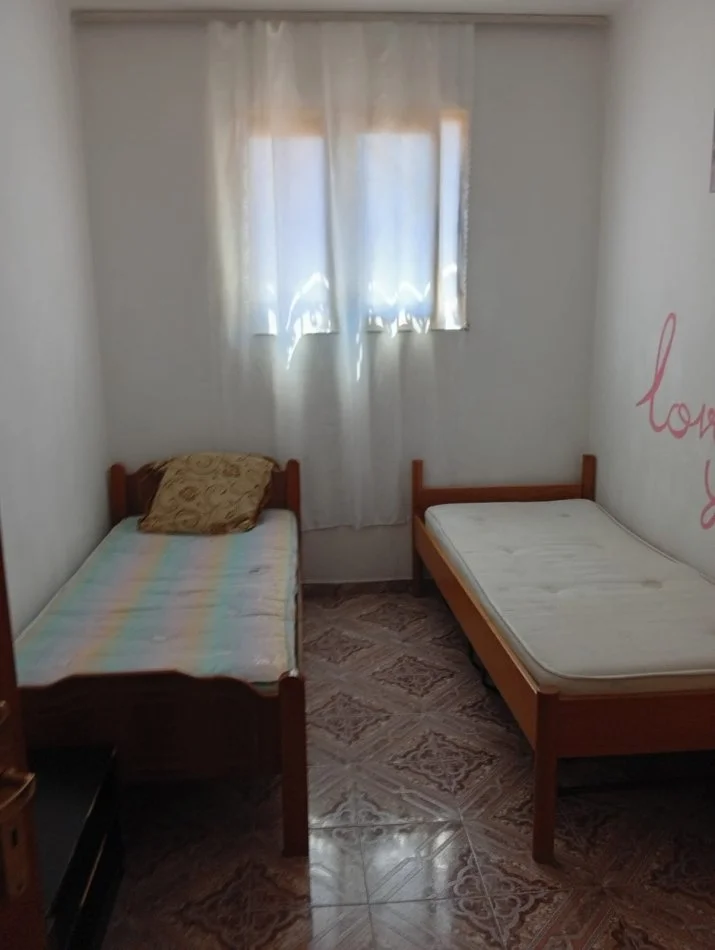 Tirane, jepet me qera apartament 3+1+Ballkon Kati 2, 125 m² 560 € (Rruga "Bardhyl")