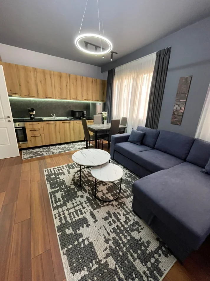 Tirane, jepet me qera apartament 2+1 Kati 1, 100 m² 650 € (Kopshti Botanik)