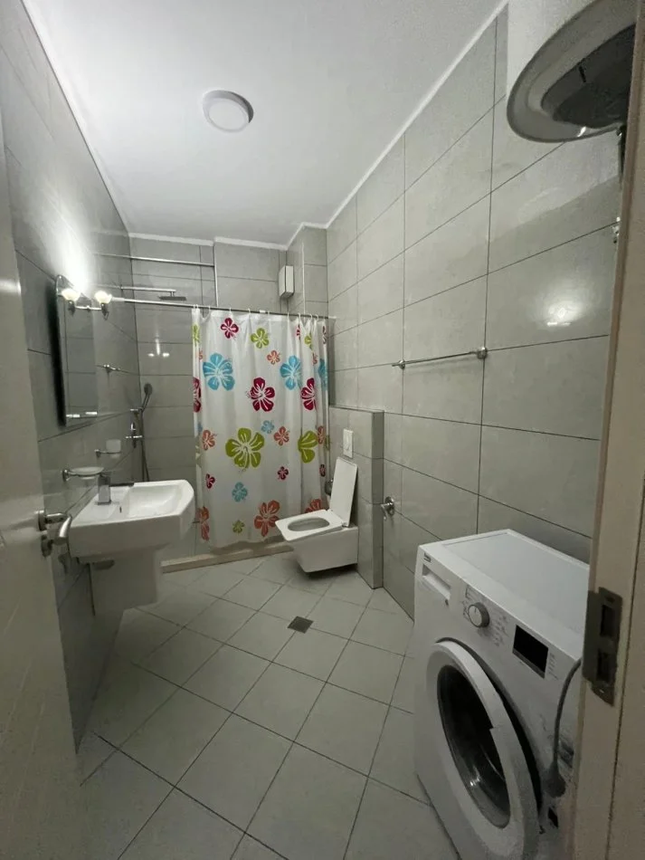 Tirane, shitet apartament 1+1+Ballkon Kati 2, 85 m² 140.000 € (5 Maji)