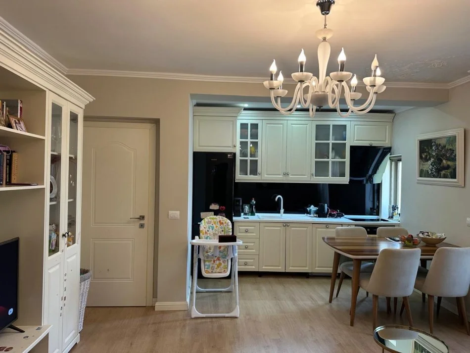 Tirane, jepet me qera apartament 2+1 Kati 5, 80 m² 750 € (Prane Universitetit te Juridikut)