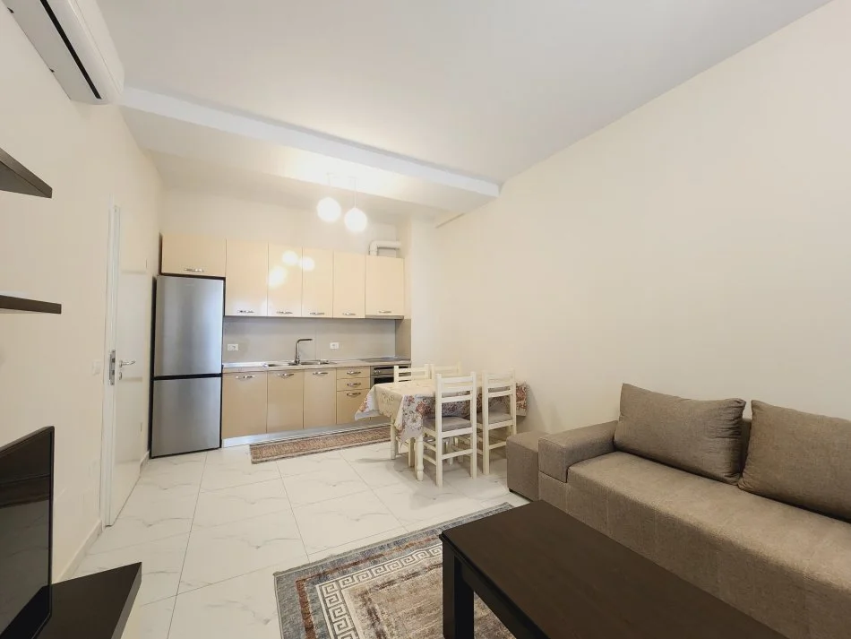 Tirane, jepet me qera , 600 € 