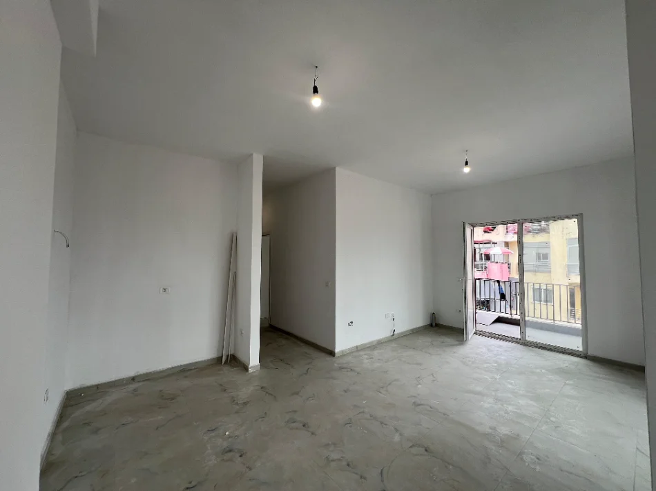 Shitet Apartament 2+1+2 “Laprakë”, Tiranë. 179.800 euro