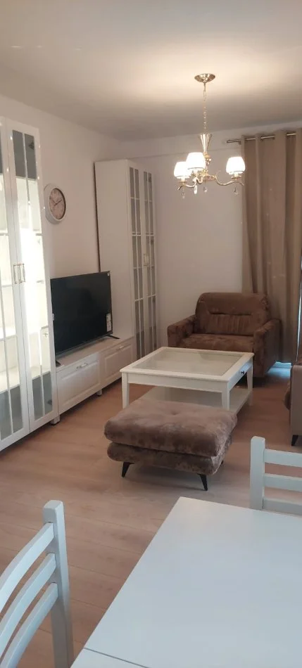 Tirane, jepet me qera apartament 2+1+Ballkon Kati 6, 80 m² 650 €